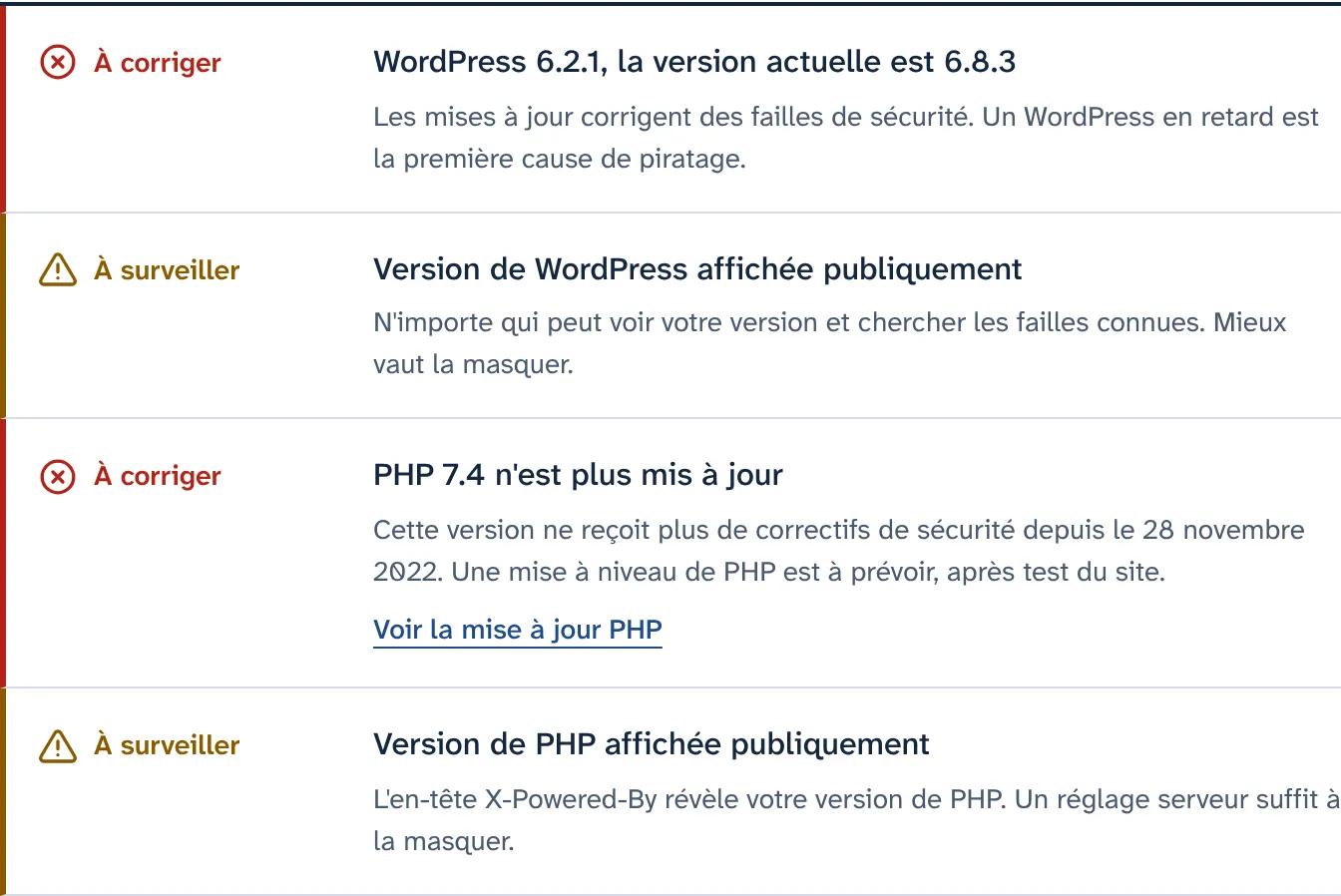 Résultat du test gratuit, rubrique CMS et serveur : PHP 7.4 est signalé « À corriger » car il ne reçoit plus de correctifs de sécurité, avec un lien vers la mise à jour PHP.